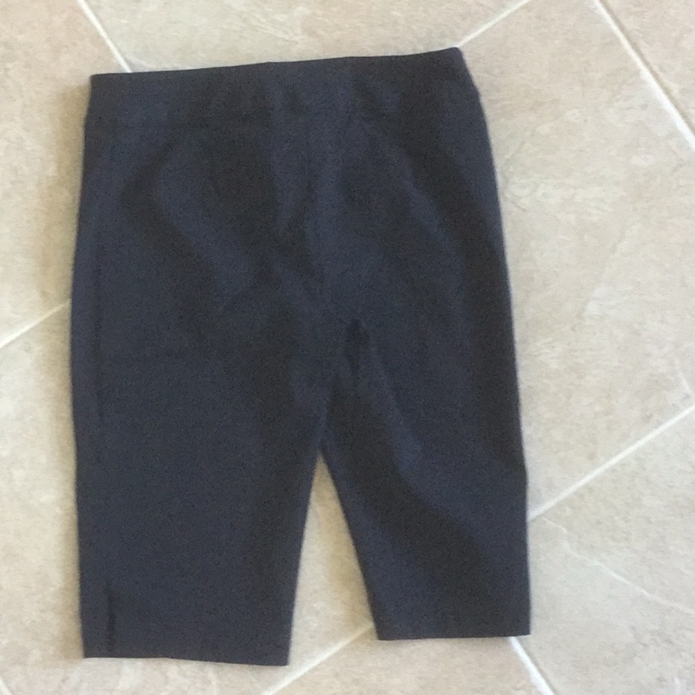 Shorts - Picture 2 of 6